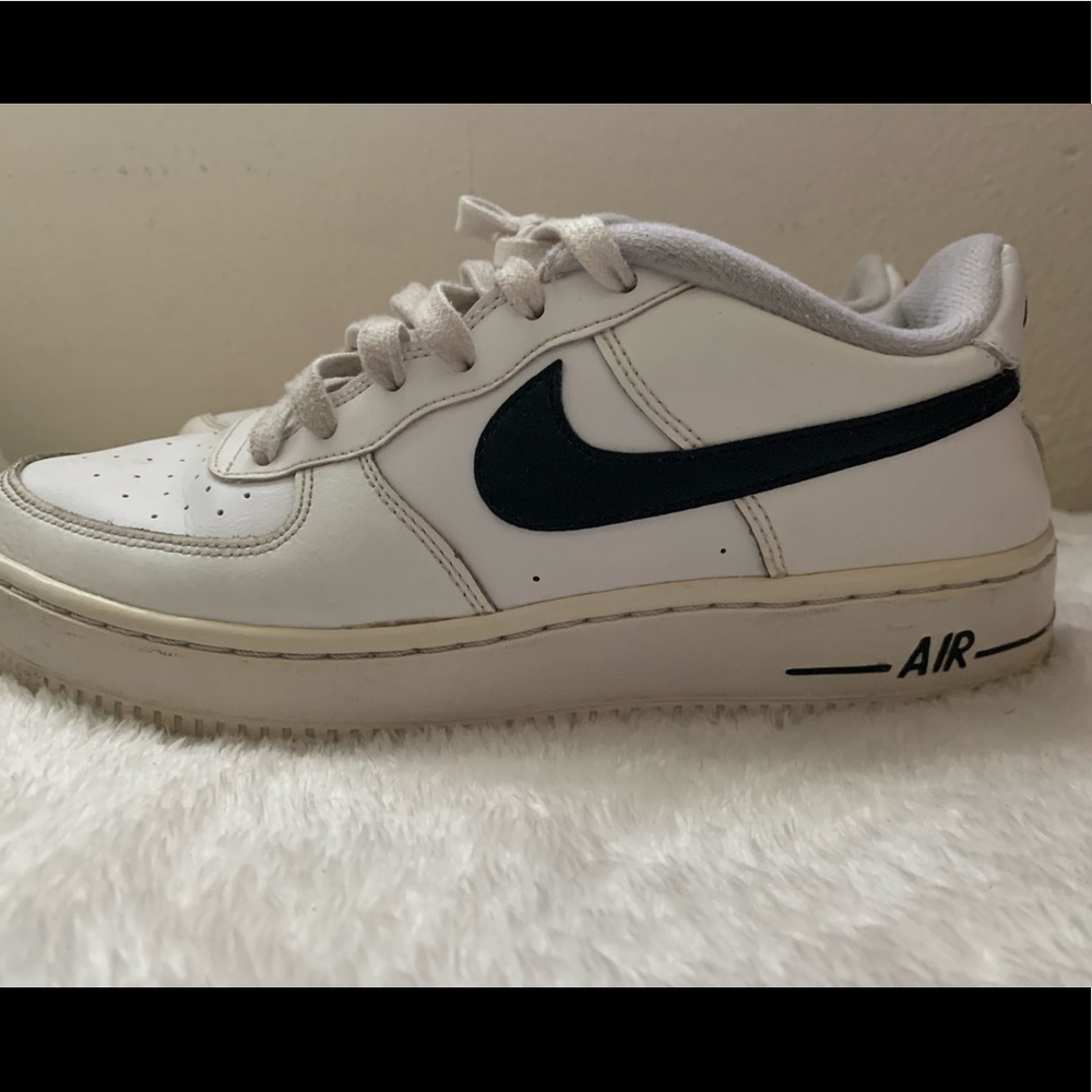 Already worn Nike shoes,in good condition.